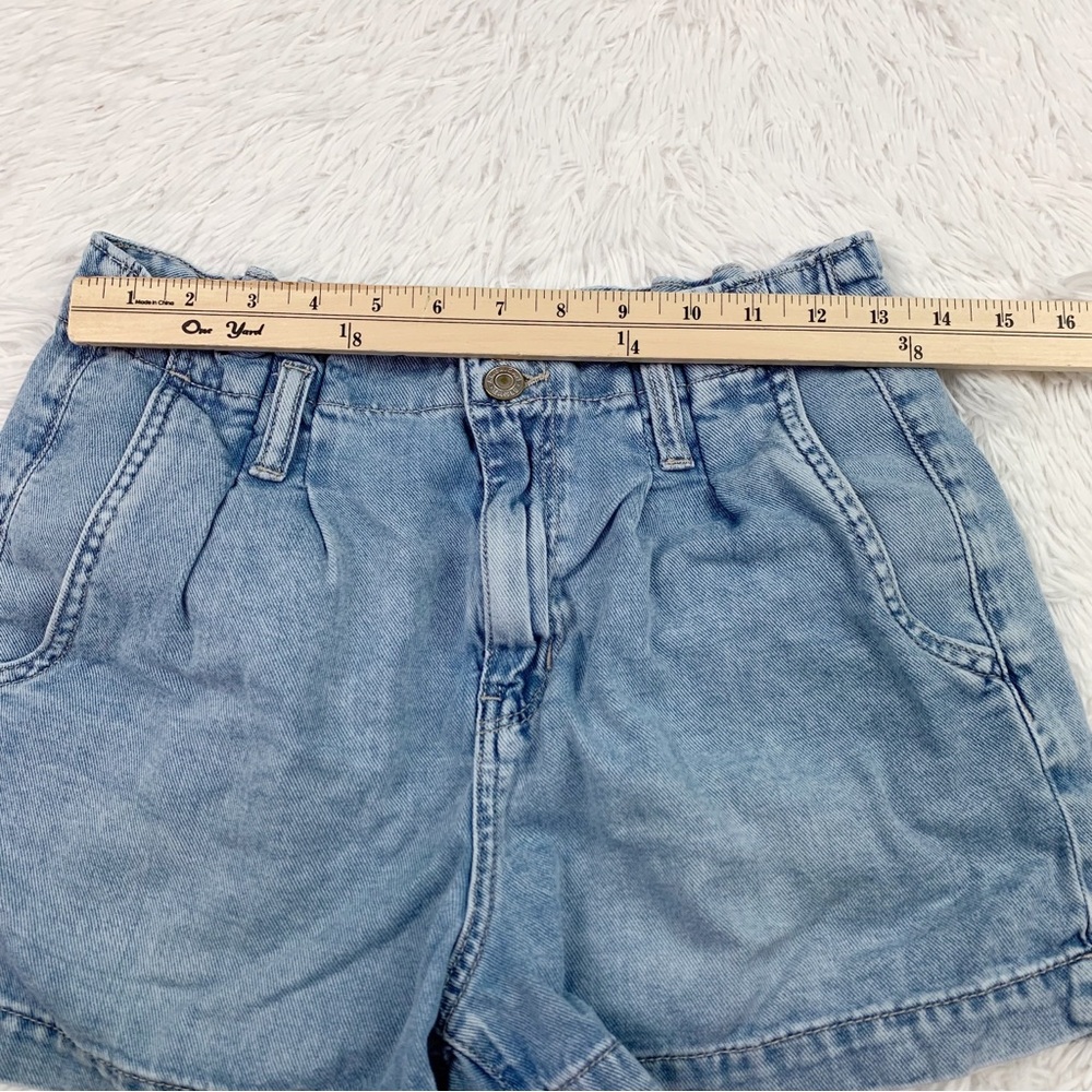 American Eagle high rise pleated denim mom shorts‎